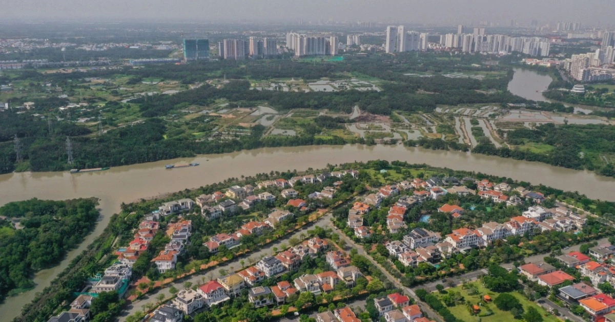 Loạt doanh nghiệp bất động sản xoay trục, đua nhau tìm nguồn thu mới